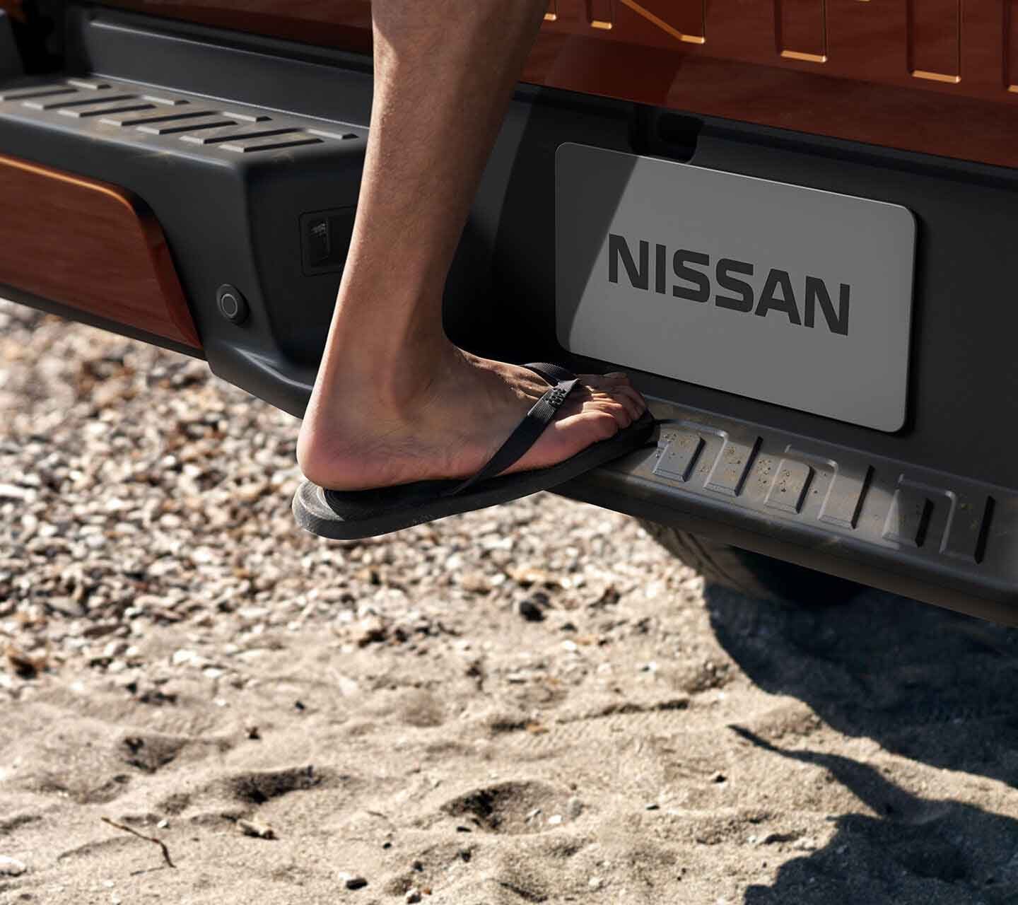 INTEGRATED BUMPER STEP AND EASY LIFT TAILGATE